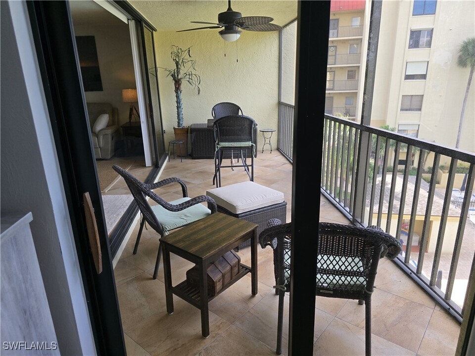 7119 Lakeridge View Court in Ft. Myers, FL - Foto de edificio