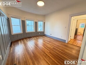 92 Brayton Rd, Unit 2M in Boston, MA - Building Photo - Building Photo