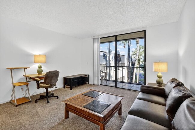5220 Las Verdes Cir in Delray Beach, FL - Building Photo - Building Photo