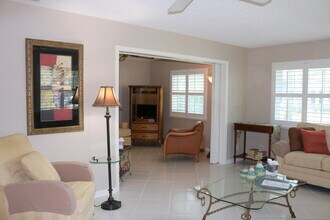 10140 S 44th Dr-Unit -372 in Boynton Beach, FL - Building Photo - Building Photo