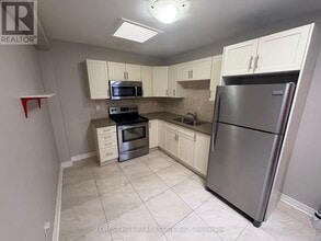 341 Lakeshore Rd E in Oakville, ON - Building Photo - Building Photo