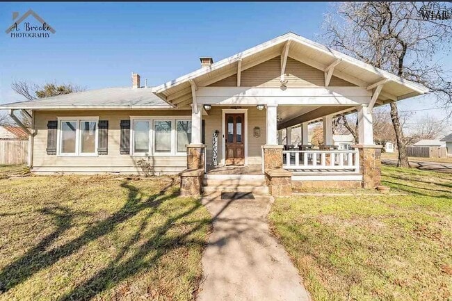 property at 616 E Gilbert St