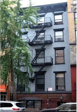 264 E 10th St in New York, NY - Foto de edificio - Building Photo