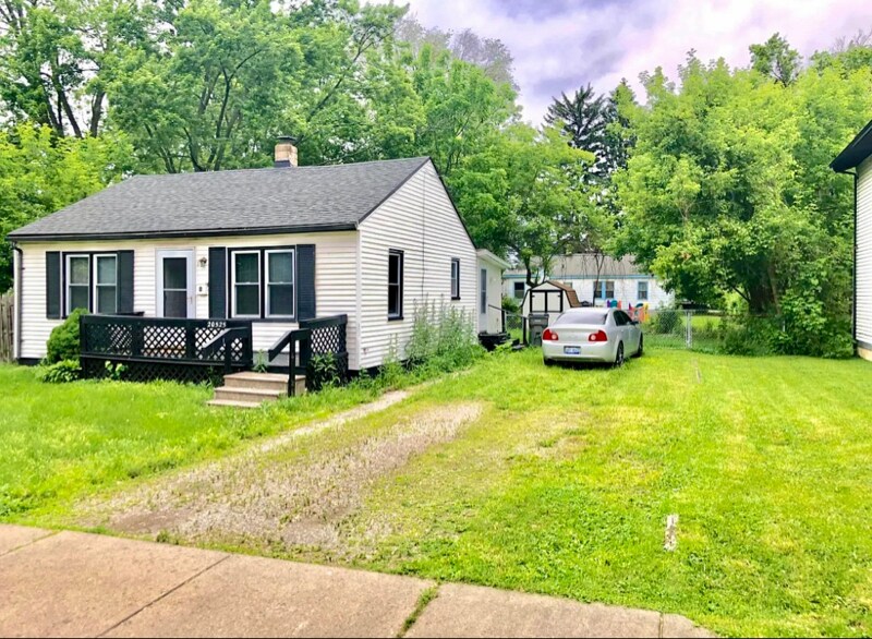 20525 Woodward St in Clinton Township, MI - Building Photo