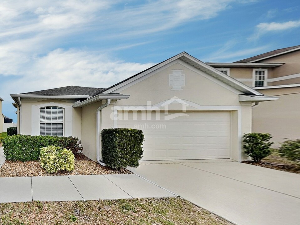 14305 Gnatcatcher Terrace in Lakewood Ranch, FL - Building Photo