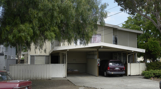 20179 Hathaway Ave in Hayward, CA - Building Photo - Building Photo