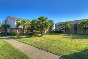 Villa Marina Apartments in Galveston, TX - Building Photo