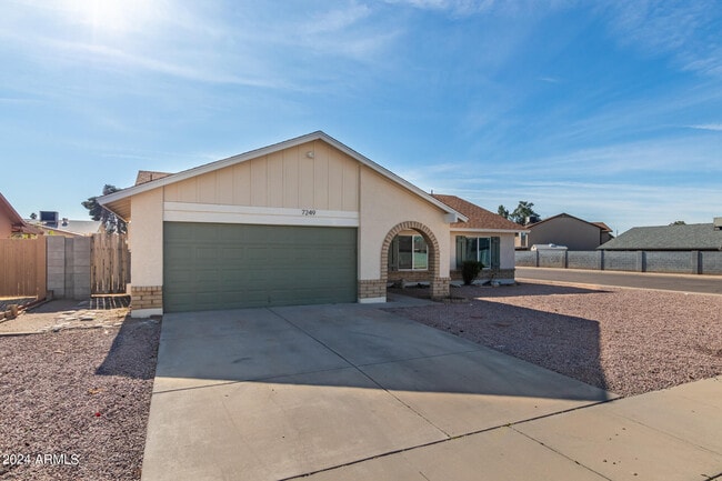 7249 W Medlock Dr in Glendale, AZ - Building Photo - Building Photo