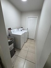 900 NW 17th Ave in Fort Lauderdale, FL - Building Photo - Building Photo