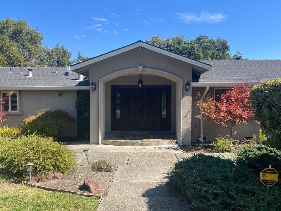 23311 Mora Glen Dr in Los Altos, CA - Building Photo