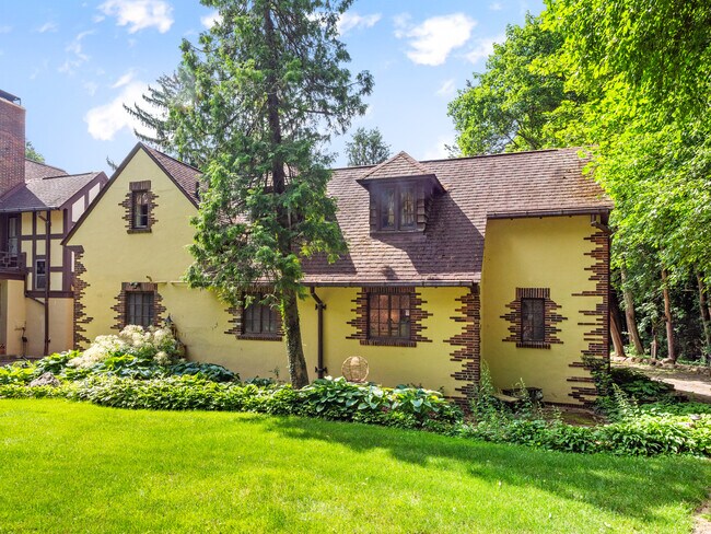 1115 Eton Cross Rd, Unit 1115 in Bloomfield Hills, MI - Building Photo - Building Photo