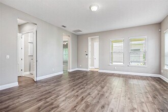 8009 Nemours Pkwy in Orlando, FL - Building Photo - Building Photo