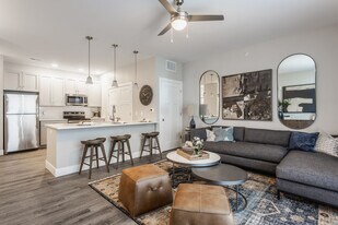 PROMENADE FLATS in Evansville, IN - Building Photo