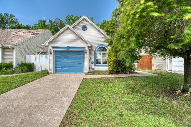 5819 River Walk Cir in Newburgh, IN - Building Photo - Building Photo