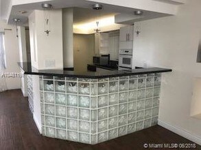 121 Golden Isles Dr-Unit -307 in Hallandale Beach, FL - Building Photo - Building Photo