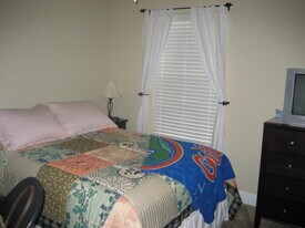 2934 SW 35th Pl, Unit 21 in Gainesville, FL - Building Photo