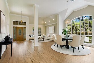 10030 Estancia Ln in Austin, TX - Building Photo - Building Photo