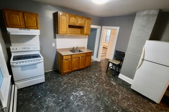 660 W Main St in New Britain, CT - Building Photo - Building Photo