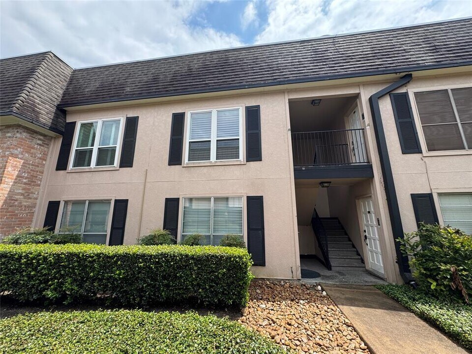 1807 Stoney Brook Dr in Houston, TX - Building Photo