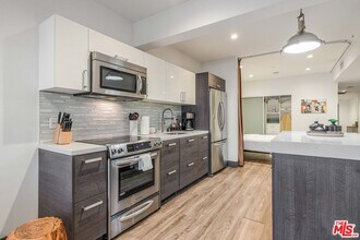 932 S Hill St in Los Angeles, CA - Building Photo - Building Photo