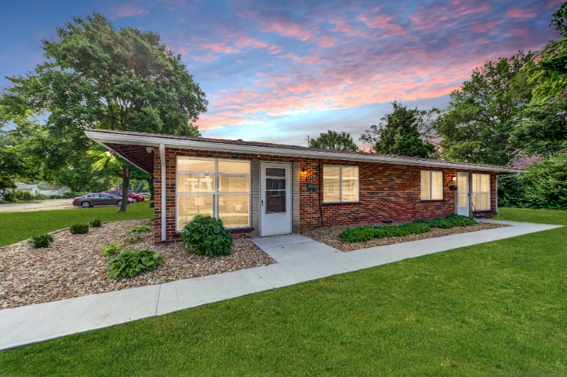 11270 Liana Ln in St. Ann, MO - Building Photo