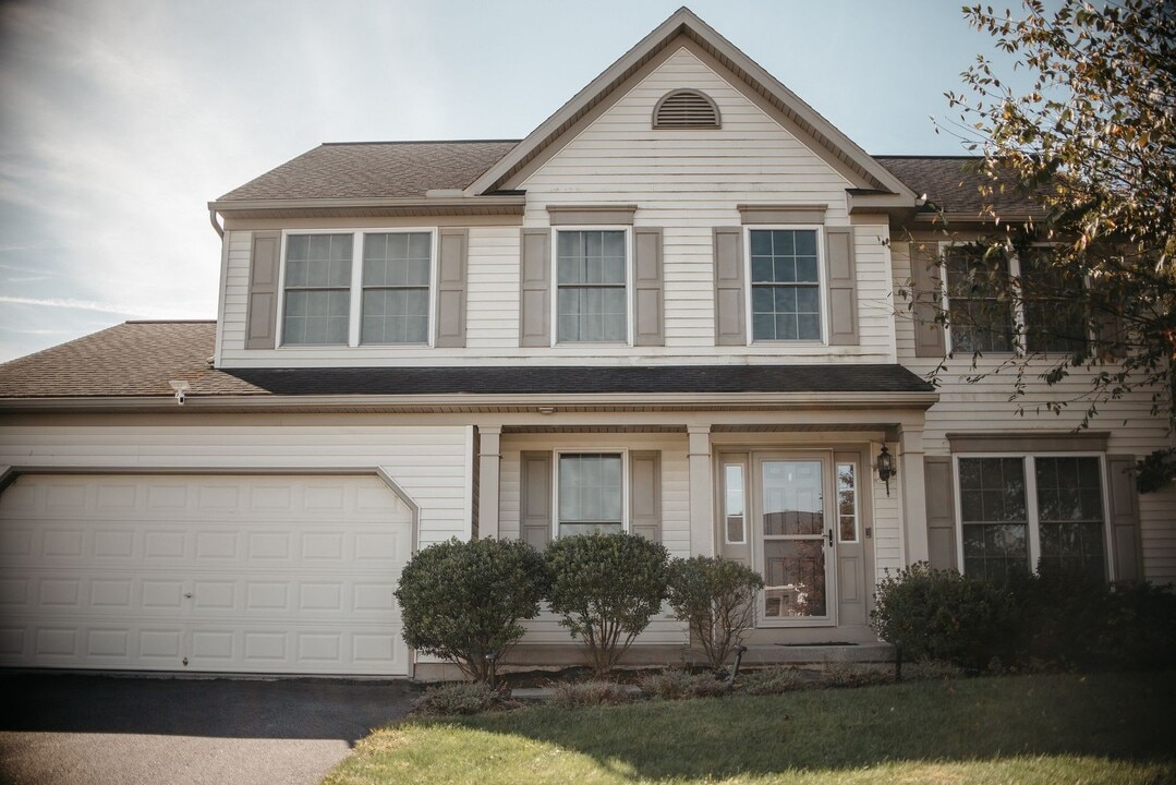20 Limestone Ln in Palmyra, PA - Building Photo