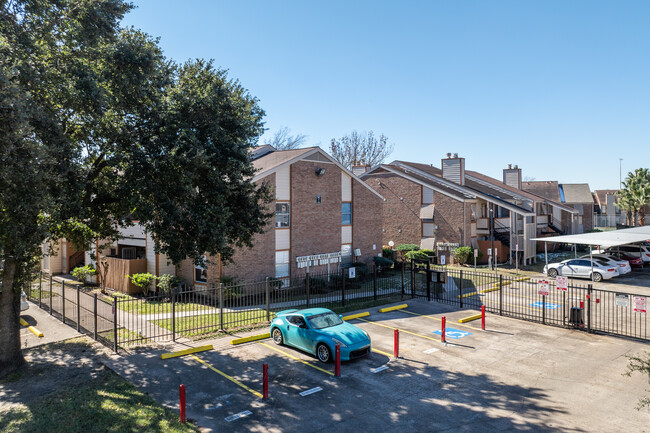 Forum Park Townhomes in Houston, TX - Building Photo - Building Photo