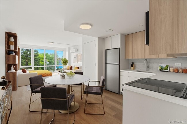 property at 10 Lyon Pl