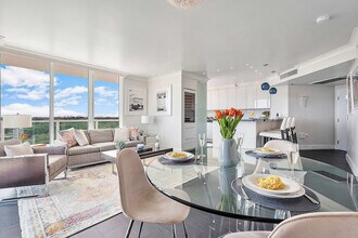 2889 McFarlane Rd in Miami, FL - Building Photo - Building Photo