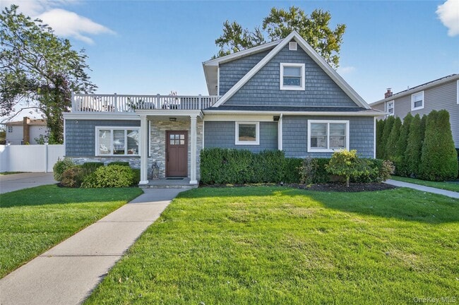 120 Evelyn Ave