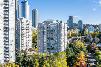 Crystal Manor in Burnaby, BC - Building Photo - Building Photo