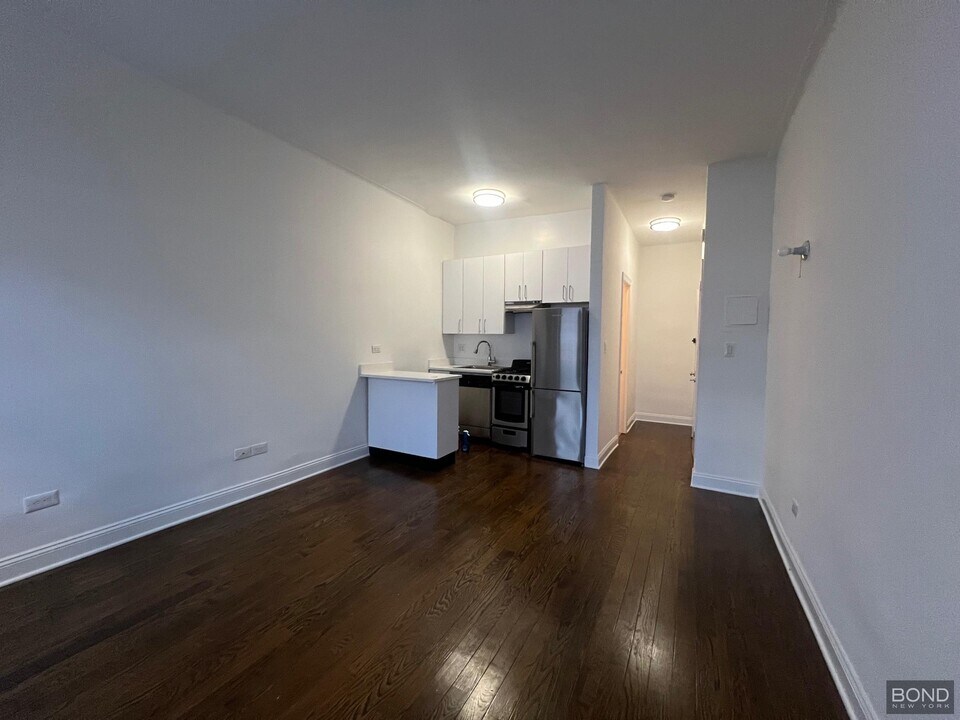 163 E 87th St in New York, NY - Building Photo