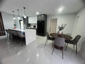 6471 Park St in Hollywood, FL - Building Photo - Building Photo