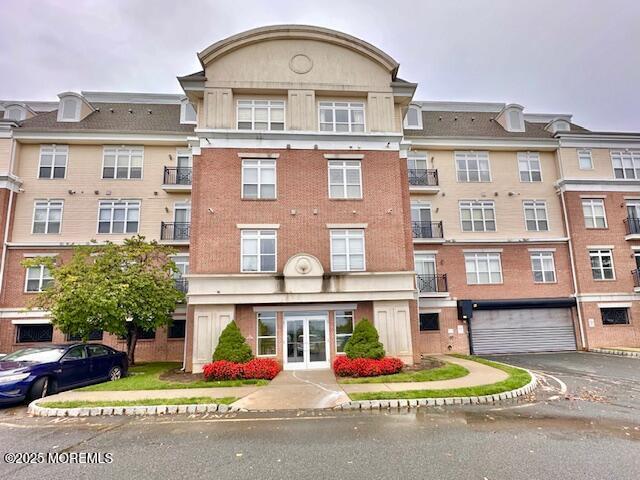 6203 Fernandez Ct in Sayreville, NJ - Building Photo