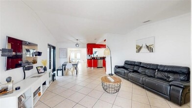 13821 SW 14th St in Miami, FL - Building Photo - Building Photo
