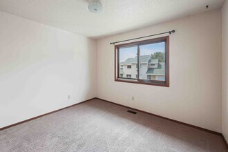 2518 Stearns Way in St. Cloud, MN - Building Photo - Building Photo