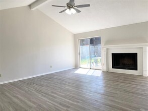 2202 Windy Meadow Dr in Sugar Land, TX - Building Photo - Building Photo