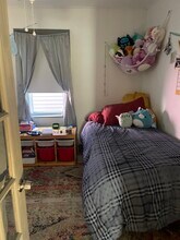 23 W Center St, Unit 3 bedroom in Northampton, MA - Building Photo - Building Photo