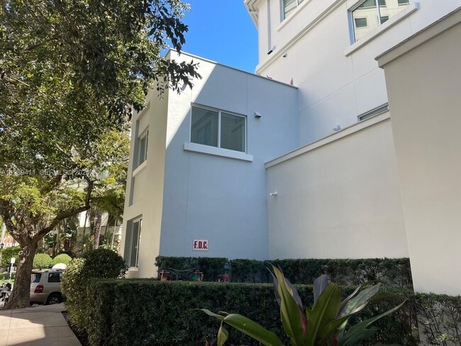 40 Calabria Ave in Coral Gables, FL - Building Photo - Building Photo