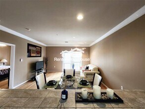2400 McCue Rd in Houston, TX - Building Photo - Building Photo