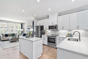 3711 S Tryon St in Charlotte, NC - Building Photo