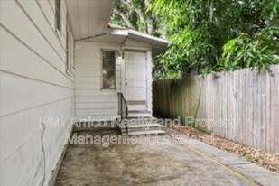 726 W Central Ave in Winter Haven, FL - Building Photo