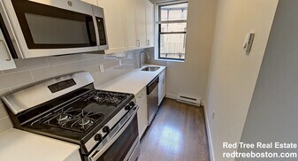 77 Park Dr, Unit 18 in Boston, MA - Building Photo