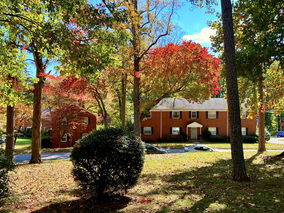 Lindley Park Manor in Greensboro, NC - Building Photo