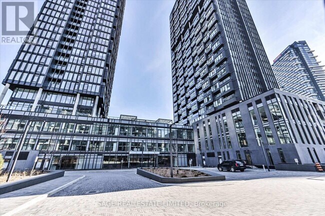 1 Quarrington Lane in North York, ON - Building Photo - Building Photo