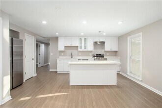 5647 Queensborough Dr in Dunwoody, GA - Building Photo - Building Photo