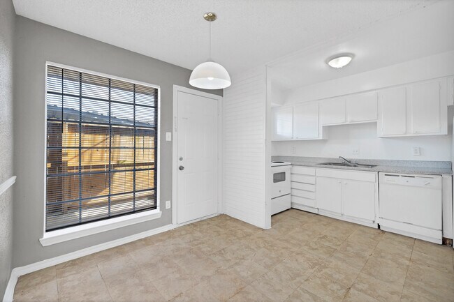 Tara Hall in Houston, TX - Foto de edificio - Interior Photo