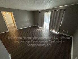 8725 Countryshire Ln in Kansas City, MO - Building Photo