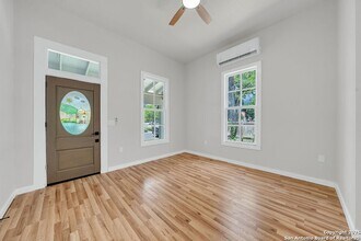 418 Atlanta St in San Antonio, TX - Building Photo - Building Photo