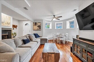 2732 N Kimball Ave, Unit Garden in Chicago, IL - Building Photo - Building Photo